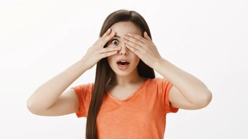¿Por qué es malo tallarse los ojos? Experto contesta