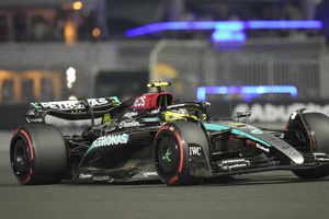 Lewis Hamilton apunta a un triste adiós de Mercedes tras mala calificación en Abu Dhabi
