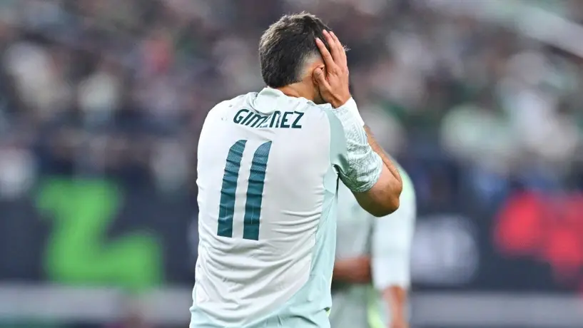 Santiago Giménez viajará a México para rehabilitarse de su lesión con Feyenoord