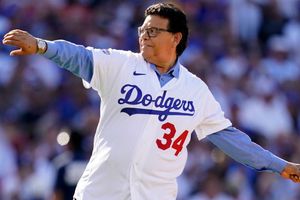 ¡Con dedicatoria! Dodgers recuerdan a Fernando 'Toro' Valenzuela en su cumpleaños