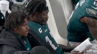 ¡Berrinche Monumental! AJ Brown se pone a leer en la banca de los Eagles