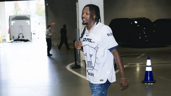 ¡De talla internacional! Estrella de los Seahawks 'presume' jersey de Pumas