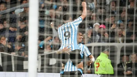 Roger Martínez se viste de héroe y avanza a semis de la Copa Sudamericana con Racing