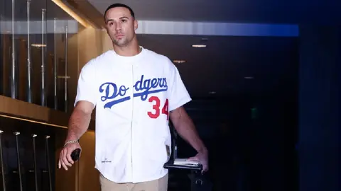 Jack Flaherty conmemora a Fernando Valenzuela previo a la Serie Mundial con el mítico ‘34’