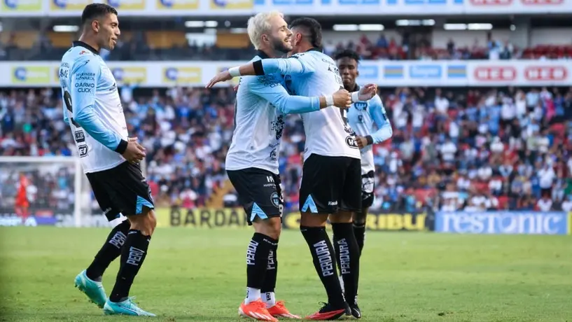 Querétaro consigue polémica victoria ante Pumas en el Estadio Corregidora
