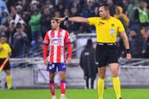 El Gato Ortiz vuelve a ser protagonista en la Liguilla; VAR lo salvó en el Rayados vs San Luis