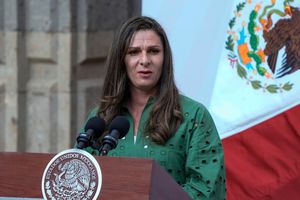 Ana Gabriela Guevara propone aumento a becas vitalicias