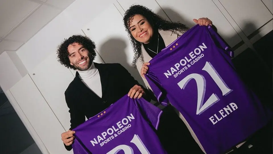 ¡Arranca la Chinomanía! Aficionados del Anderlecht ya visten el jersey del mexicano