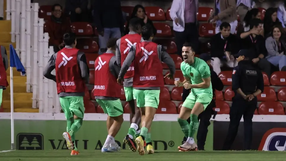 ¡Se hunde el Gallo! FC Juárez derrota a domicilio al Querétaro en el inicio de la J15