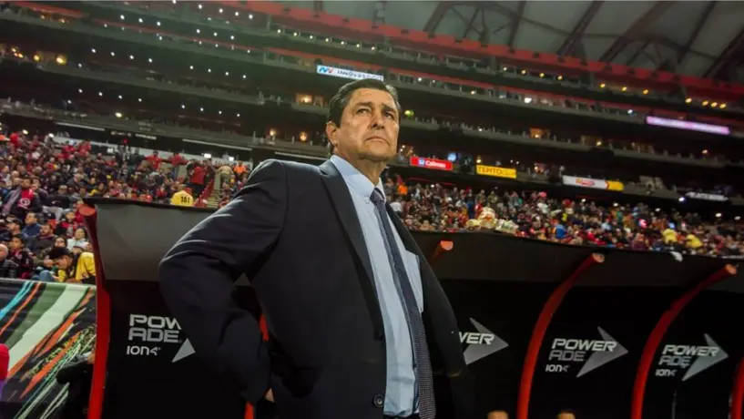"¡Que se largue!" Afición de Guatemala pide la salida de Luis Fernando Tena