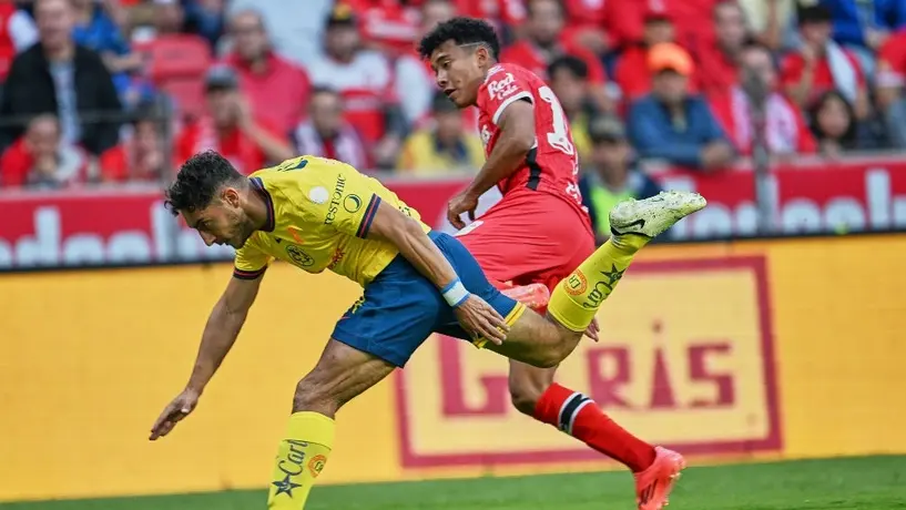 Sebastián Cáceres abandona el Toluca vs América por lesión muscular