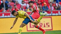 Sebastián Cáceres abandona el Toluca vs América por lesión muscular