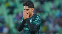 Santiago Naveda recibió un codazo de Berterame en la derrota de Santos ante Rayados
