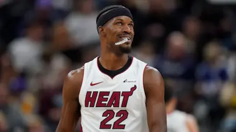 Jimmy Butler recibe dos juegos de suspensión tras perder el vuelo a Milwaukee