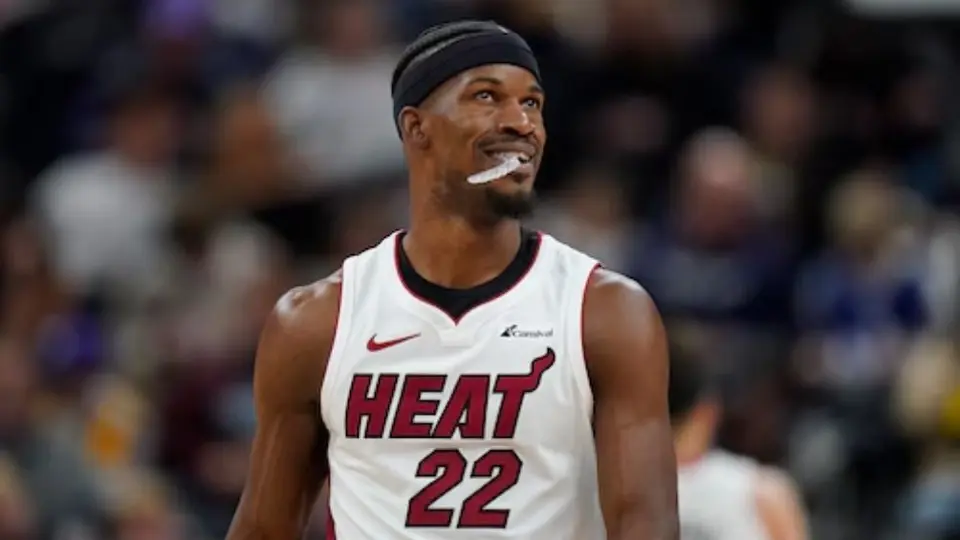 Jimmy Butler recibe dos juegos de suspensión tras perder el vuelo a Milwaukee