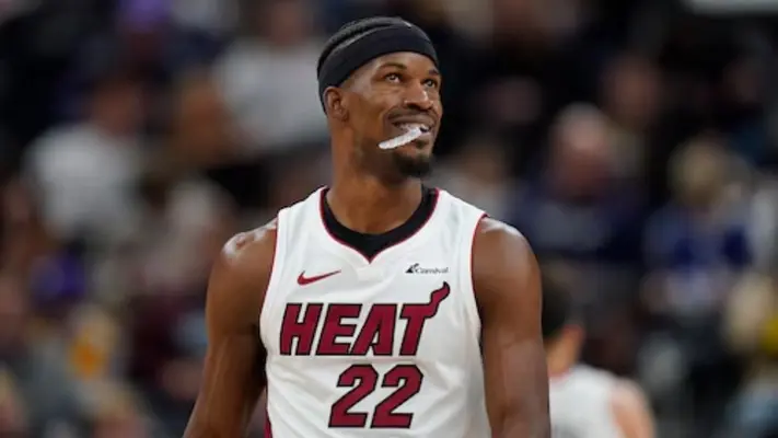 Jimmy Butler recibe dos juegos de suspensión tras perder el vuelo a Milwaukee