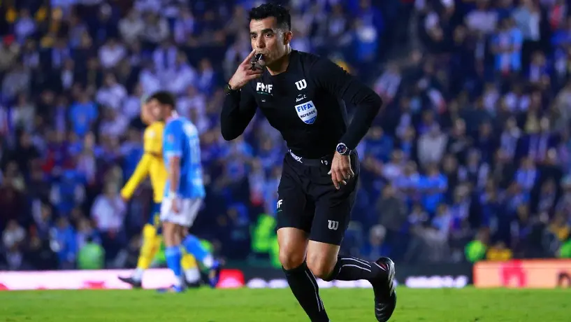 Miembros de Cruz Azul insultan a Adonai Escobedo en el vestidor: “Eres una rata, Adonai”