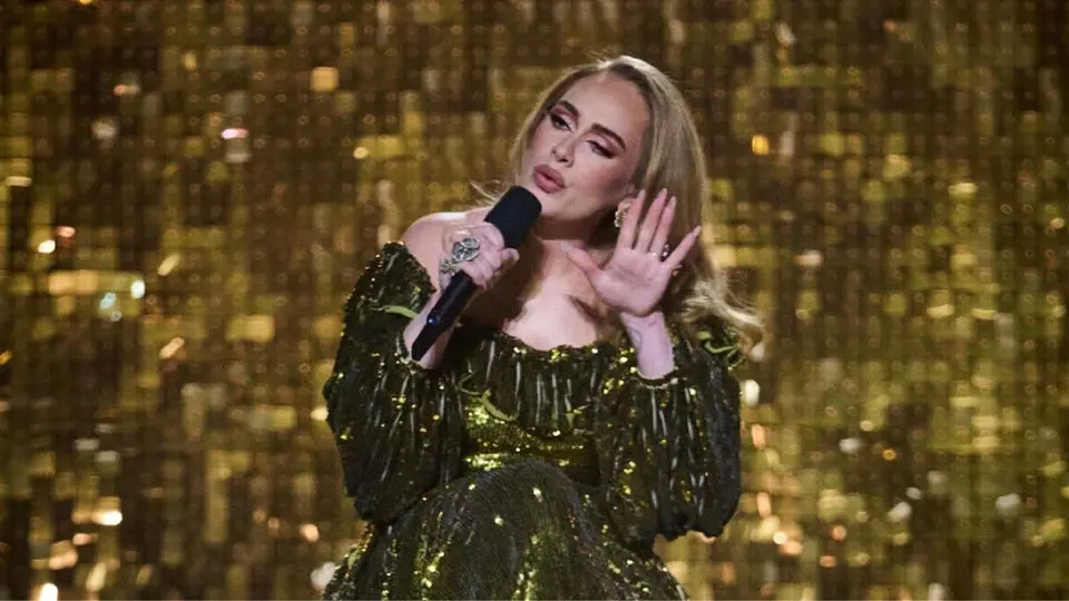 Adele revela haber perdido la audición de un oído por grave infección