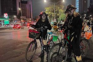Así se vivió el Paseo Nocturno en Bicicleta de la CDMX por el Día de Muertos