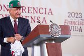 Venden una gorra supuestamente firmada por AMLO por ¡55 mil pesos!