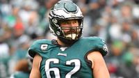 Policía de Penn State investiga altercado con teléfono entre Jason Kelce y un aficionado