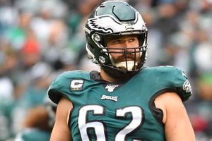 Policía de Penn State investiga altercado con teléfono entre Jason Kelce y un aficionado