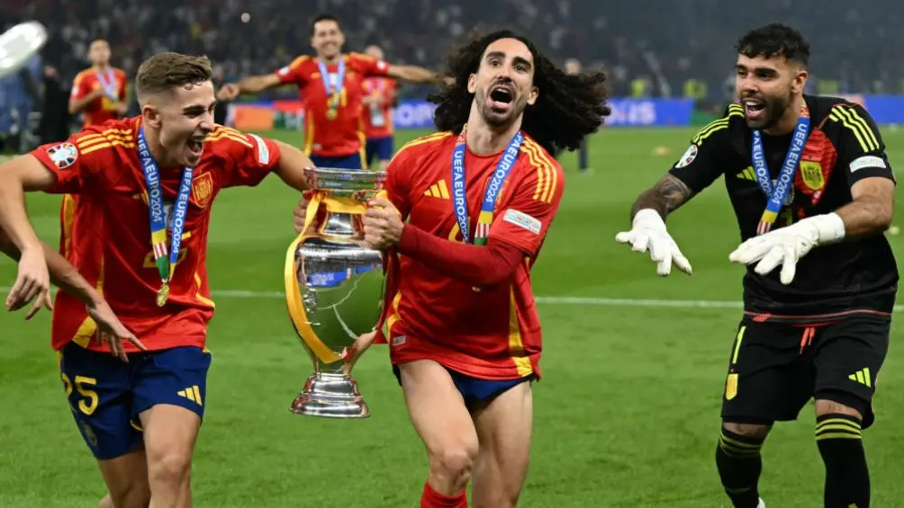 UEFA admite ayuda arbitral a España en la pasada Eurocopa; sí era mano de Cucurella | X: @sporthiva