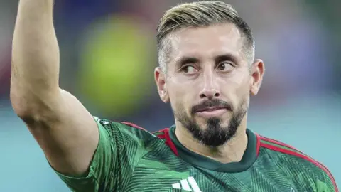 Héctor Herrera 'rechaza' firmar playera de América