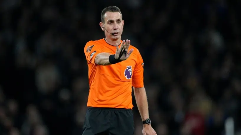 David Coote, árbitro de Premier League, investigado por presuntas discusiones con aficionado