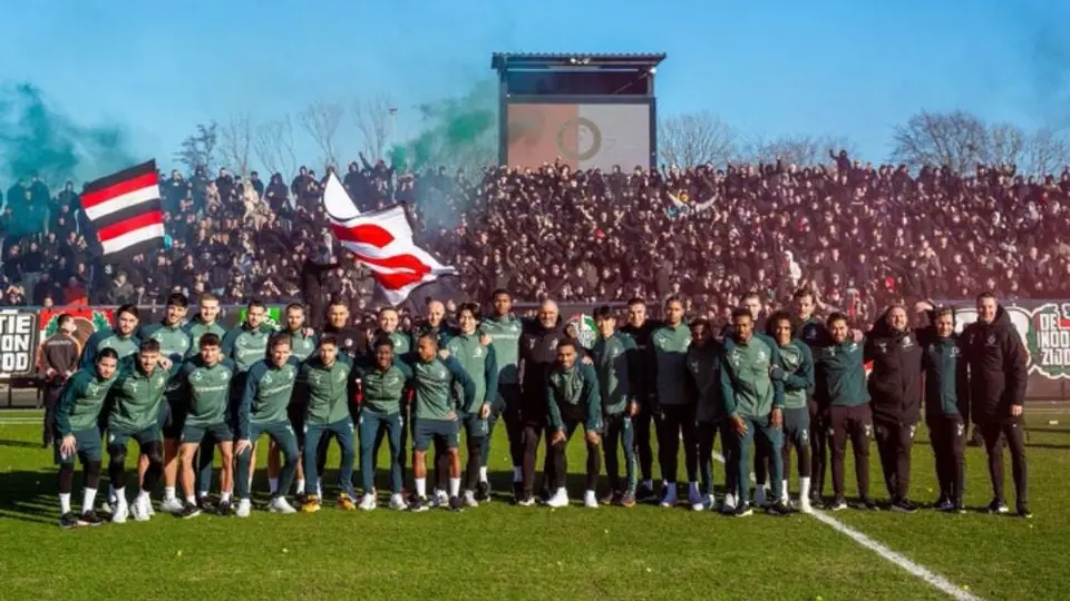 Feyenoord manda mensaje tras salida de Santiago Giménez