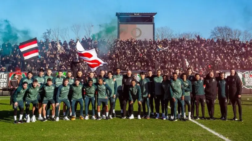 Feyenoord manda mensaje tras salida de Santiago Giménez