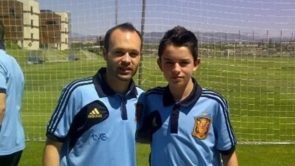 ¡Emotivo! Álvaro Fidalgo presume foto con Andrés Iniesta