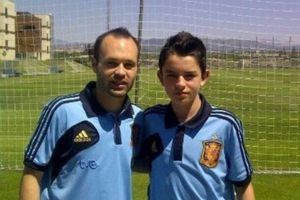 ¡Emotivo! Álvaro Fidalgo presume foto con Andrés Iniesta