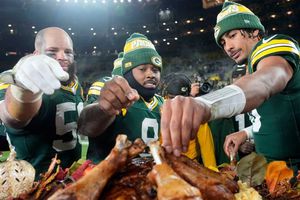 Love completa 2 pases de anotación con Reed y Packers doblegan 30-17 a Dolphins