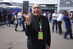 Antonio Pérez, padre de Checo Pérez, se mantiene en terapia intensiva
