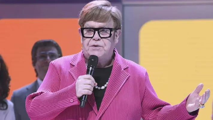 Elton John revela que perdió la vista