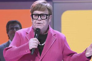 Elton John revela que perdió la vista