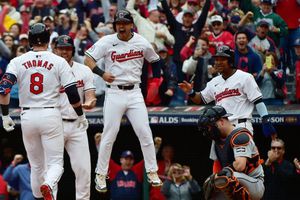 Guardians resisten ante los Yankees y acortan distancia en la Serie de Campeonato de la Americana