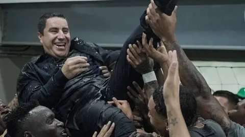 "¡Mexicano, mexicano!": Jugadores de Atlético Nacional se rinden ante Efraín Juárez