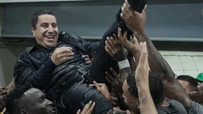 "¡Mexicano, mexicano!": Jugadores de Atlético Nacional se rinden ante Efraín Juárez
