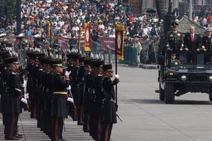 AMLO lidera el último Desfile Militar por los 214 años de la Independencia de México