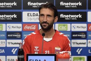 Futbolista español criticó en redes sociales al gobierno y a la Monarquía Española