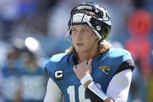 Trevor Lawrence de los Jacksonville Jaguars, por conmoción, es puesto en la lista de lesionados