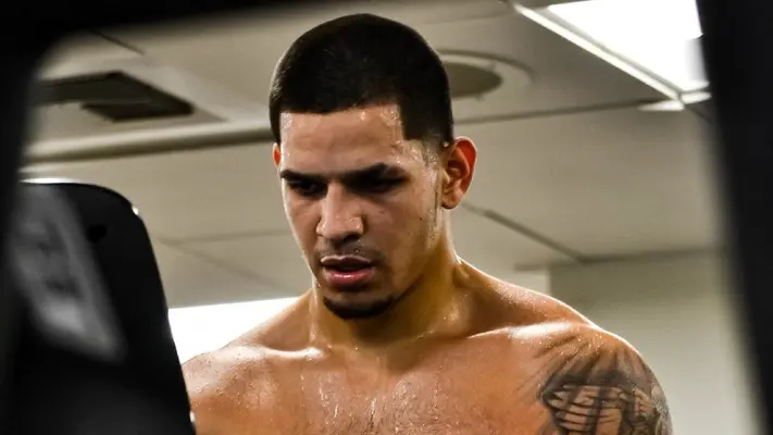 ¿Cuál es el récord de Edgar Berlanga previo a su pelea contra Saúl 'Canelo' Álvarez?