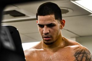 ¿Cuál es el récord de Edgar Berlanga previo a su pelea contra Saúl 'Canelo' Álvarez?