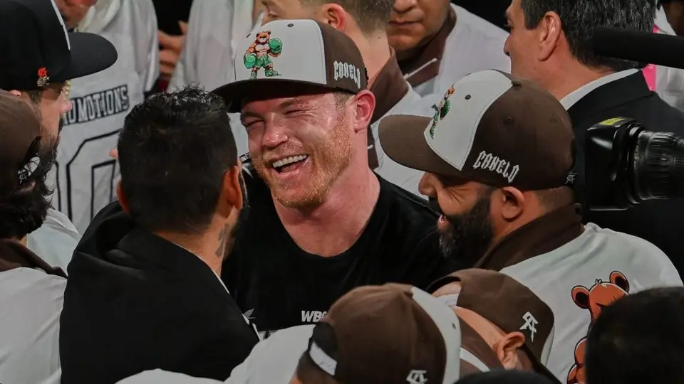 ¡Histórico! 'Canelo' Álvarez llega a 22 triunfos en peleas de título mundial tras vencer a Berlanga