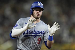 Cincinnati Reds se hacen de los servicios de Gavin Lux en un canje con Los Ángeles Dodgers