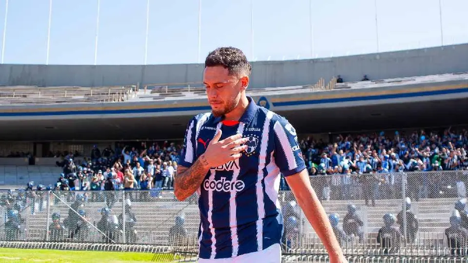 Lucas Ocampos recibe ovación al llegar al Estadio BBVA