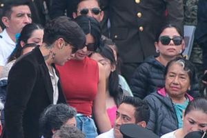 ¡Ángela Aguilar y Christian Nodal son captados en el Zócalo de CDMX durante el desfile militar del 16 de septiembre!