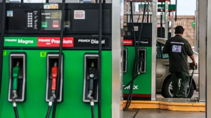 México está entre los países que menos paga por gasolina, según el Gobierno